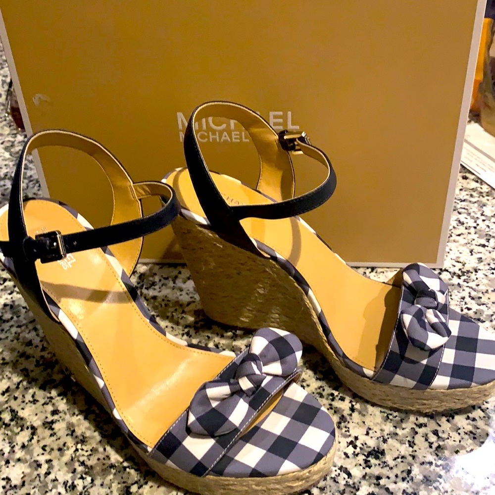 Michael Kors 9.5 white/blue, wear one time, excellent conditions!!